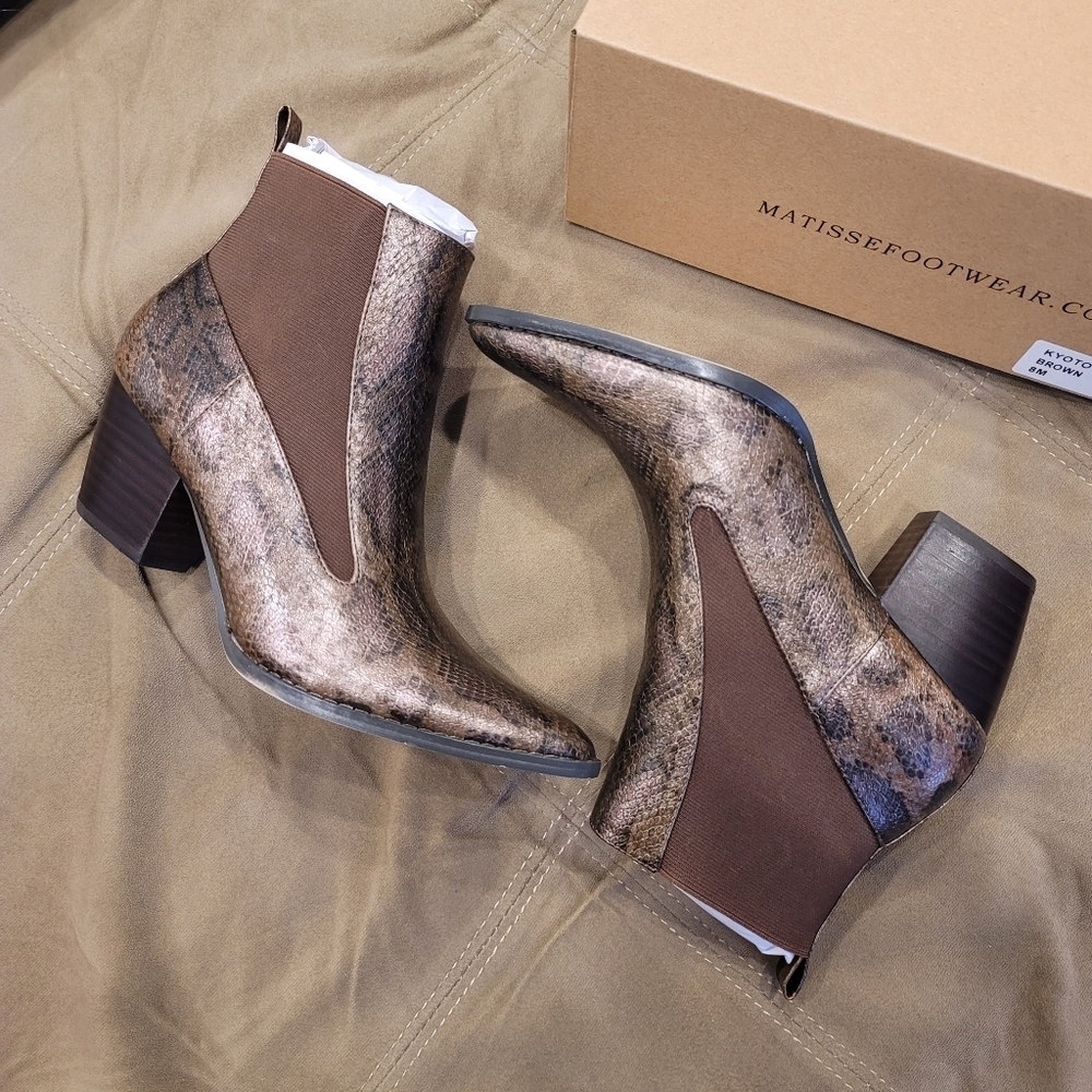 Sz 8 NWT Coconuts by Matisse Kyoto Brown Booties Snakeskin Finish